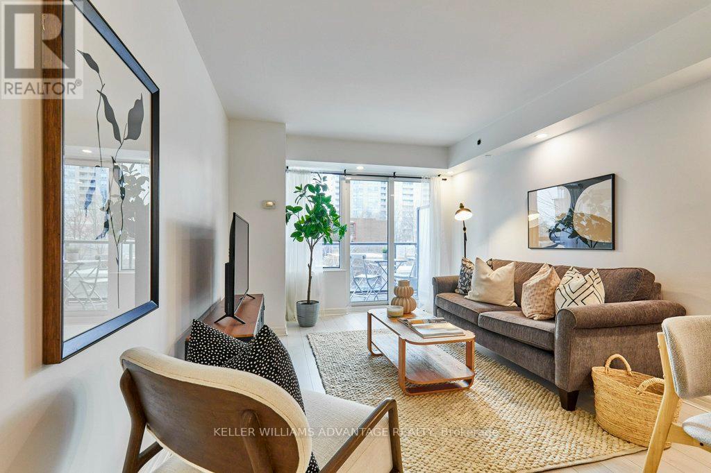 224 - 35 SARANAC BOULEVARD, Toronto, Ontario