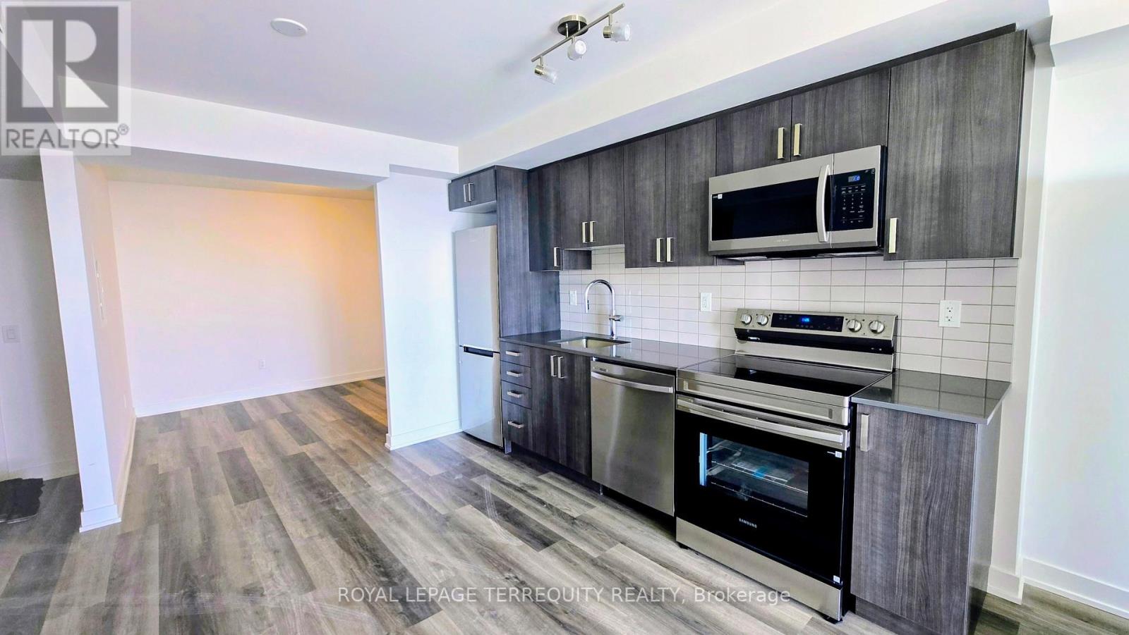 1407 - 1010 Sandy Beach Road, Pickering (Bay Ridges), Ontario  L1W 0C7 - Photo 2 - E12848032