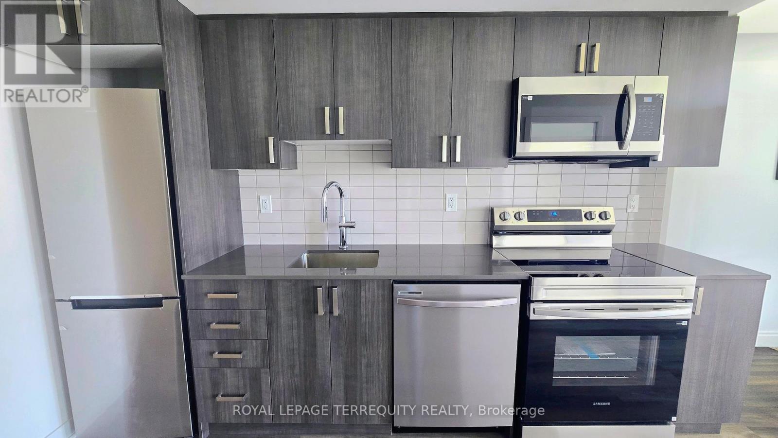 1407 - 1010 Sandy Beach Road, Pickering (Bay Ridges), Ontario  L1W 0C7 - Photo 3 - E12848032