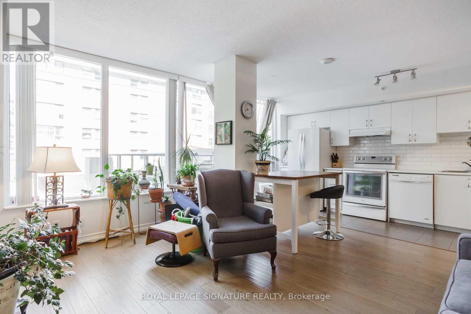 208 - 280 Donlands Avenue, Toronto, Ontario  M4J 3R4 - Photo 8 - E12848086