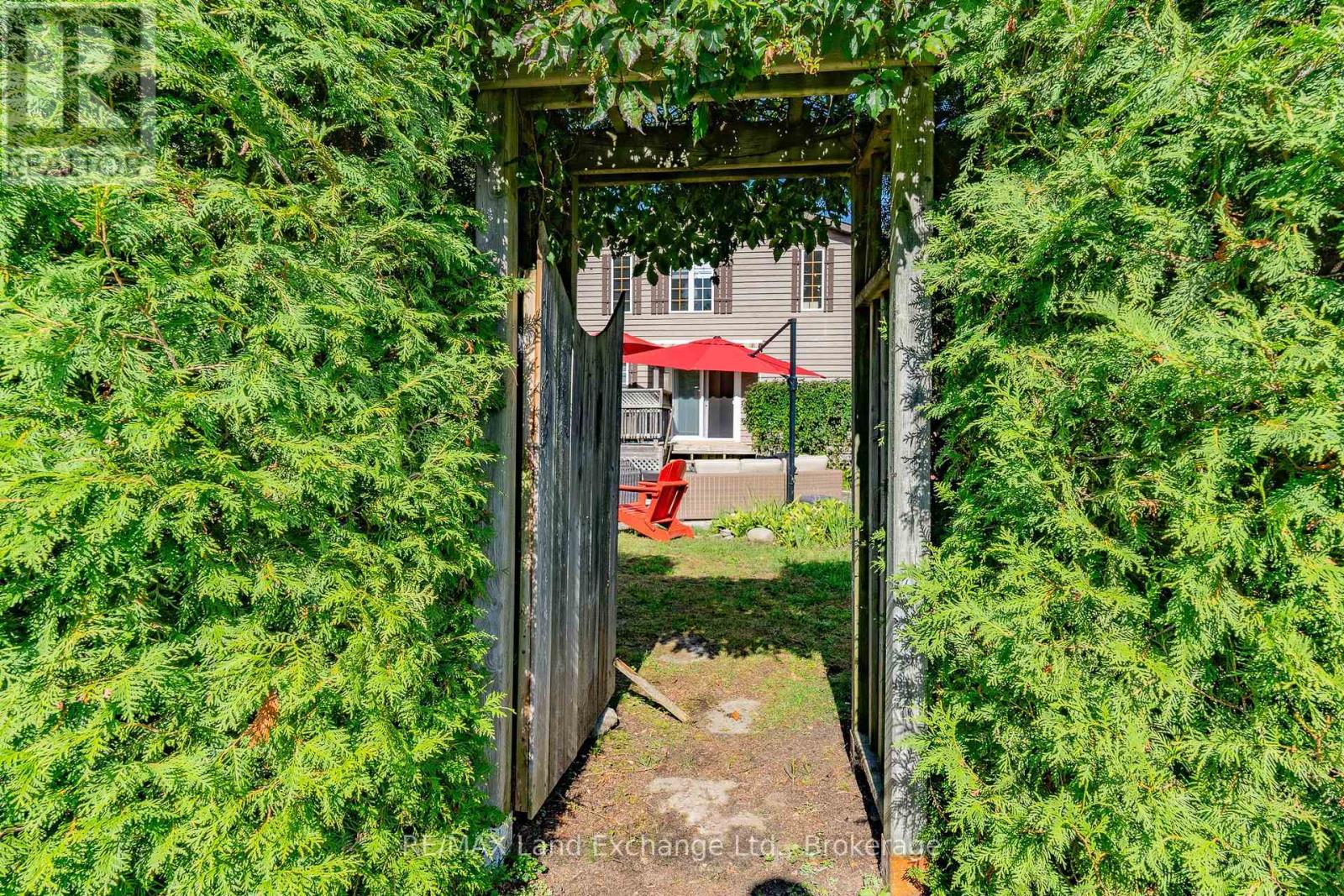 215 Island Street, Saugeen Shores, Ontario  N0H 2L0 - Photo 12 - X12848256