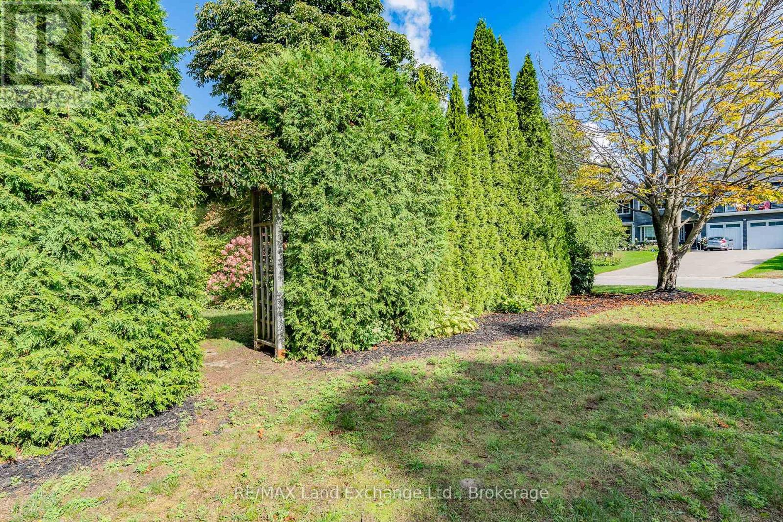 215 Island Street, Saugeen Shores, Ontario  N0H 2L0 - Photo 13 - X12848256