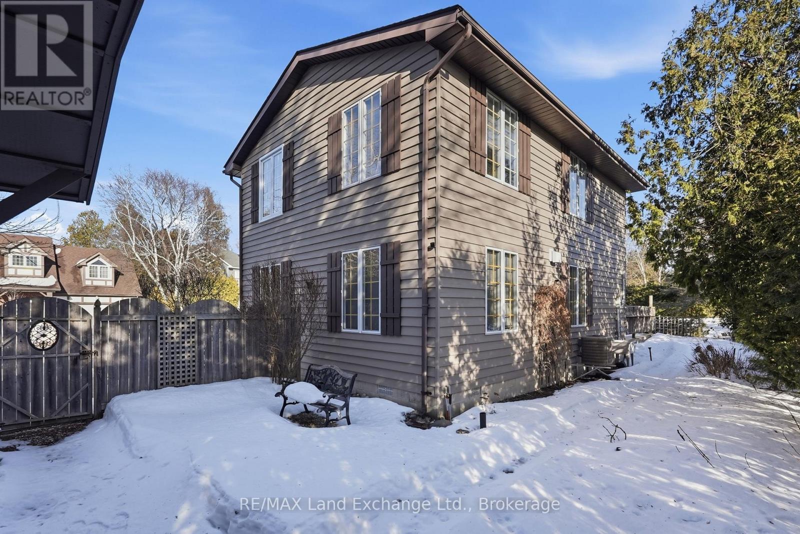 215 Island Street, Saugeen Shores, Ontario  N0H 2L0 - Photo 4 - X12848256