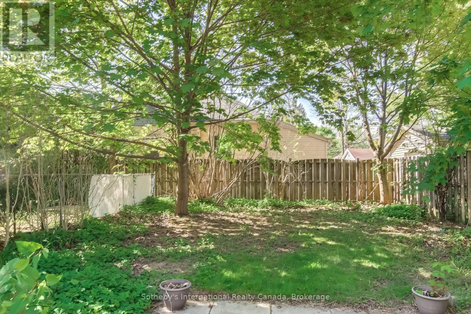 Photo 14 of 21 for 71 Briscoe Street E