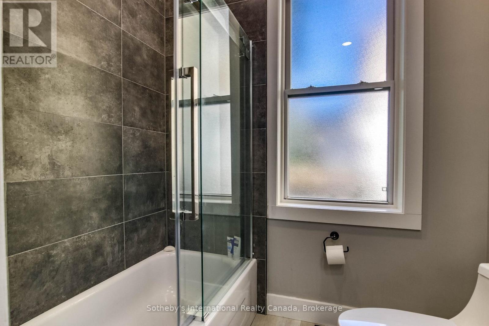 71 Briscoe Street E, London South, Ontario  N6C 1W8 - Photo 9 - X12848288