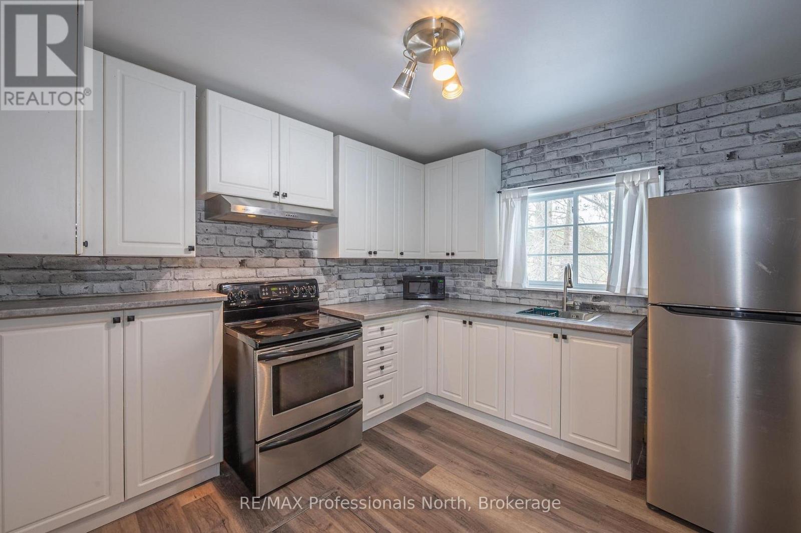 4 Dickson Street, Kawartha Lakes, Ontario  K0M 2A0 - Photo 17 - X12848358