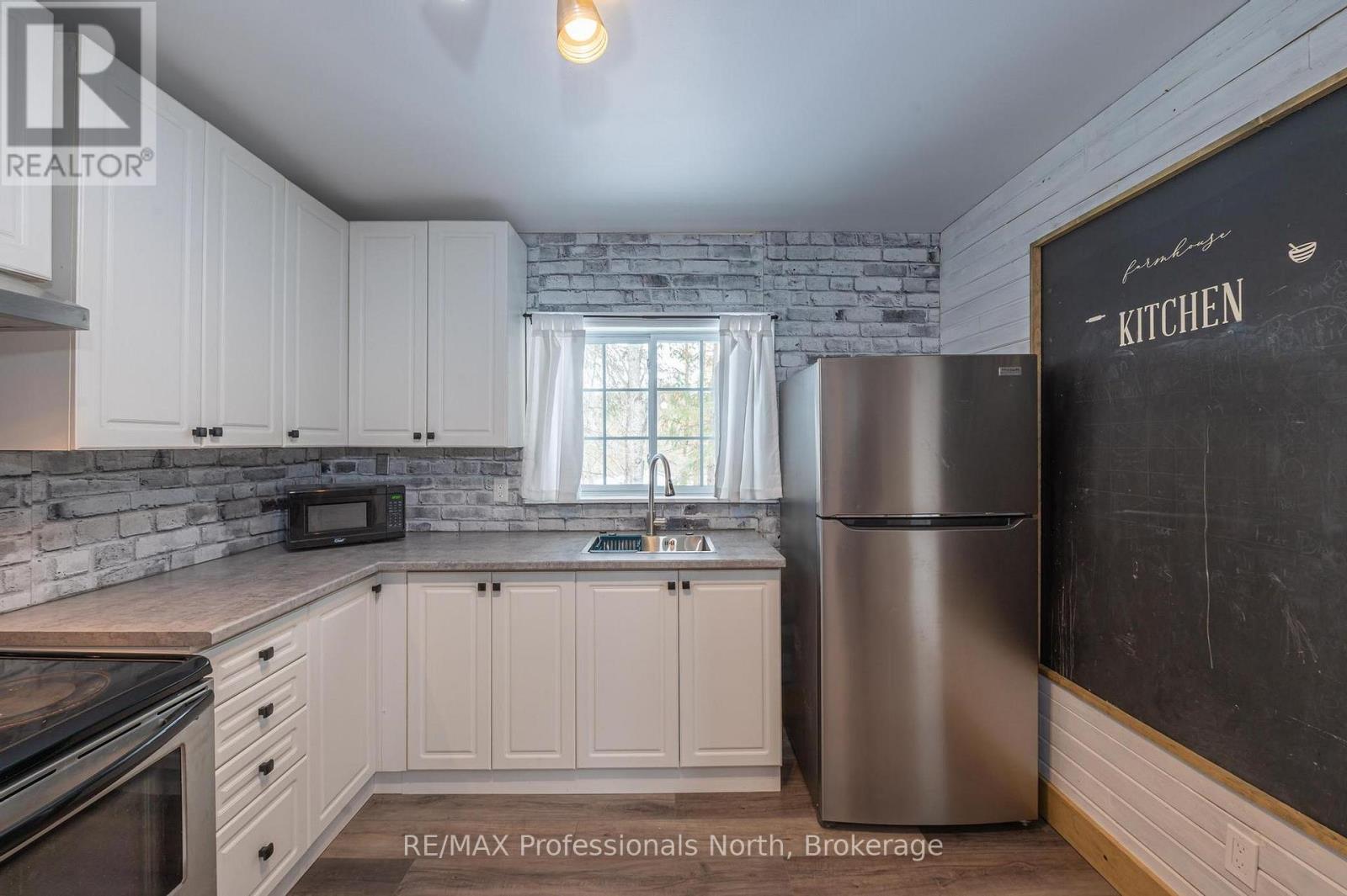 4 Dickson Street, Kawartha Lakes, Ontario  K0M 2A0 - Photo 18 - X12848358