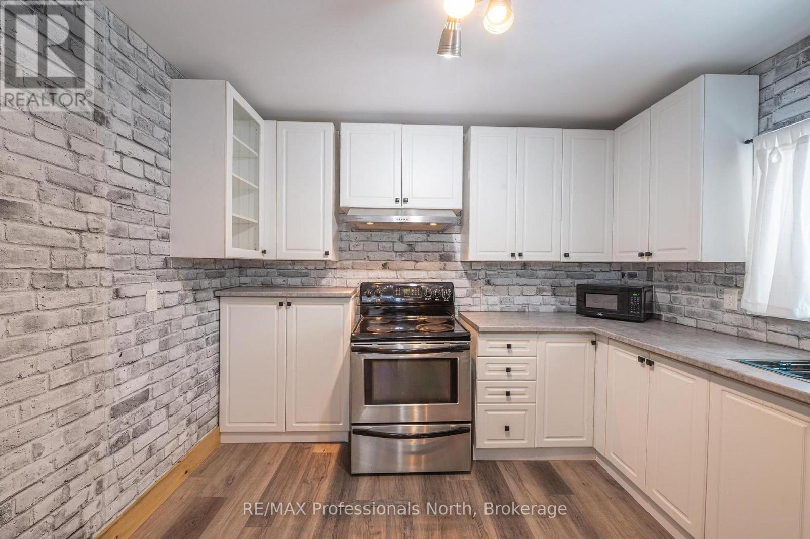 4 Dickson Street, Kawartha Lakes, Ontario  K0M 2A0 - Photo 16 - X12848358