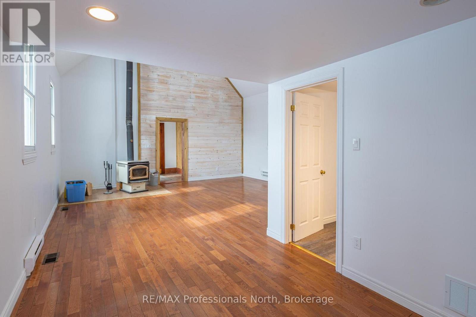 4 Dickson Street, Kawartha Lakes, Ontario  K0M 2A0 - Photo 8 - X12848358