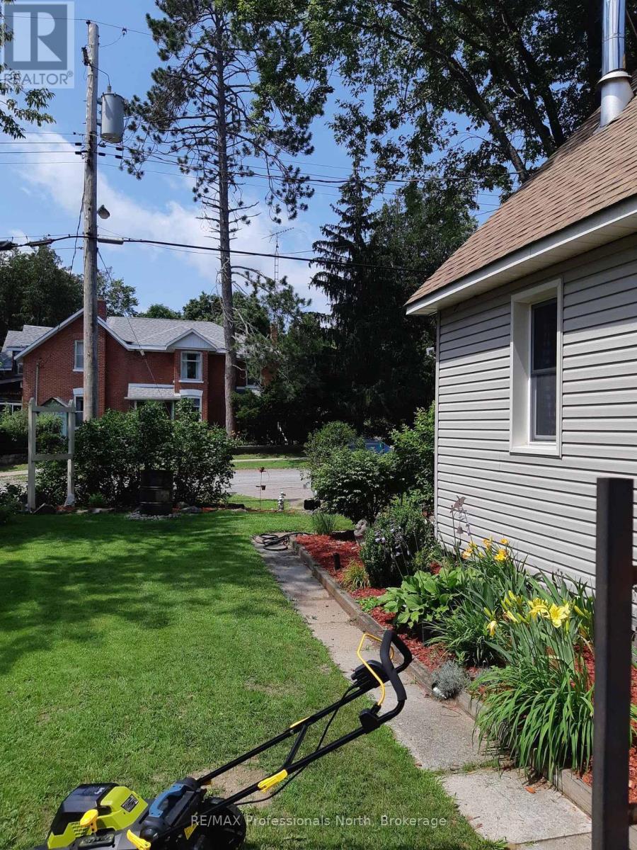 4 Dickson Street, Kawartha Lakes, Ontario  K0M 2A0 - Photo 40 - X12848358
