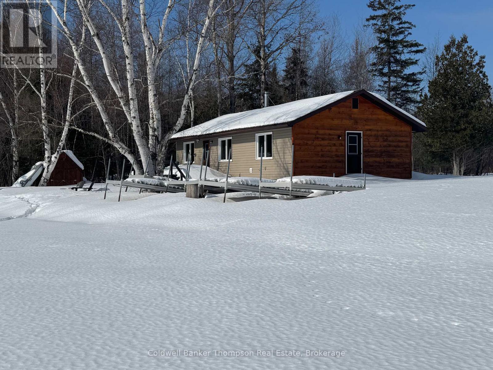 <div class="slider-price">$699,900</div><p>3105 Highway 520 Highway, Magnetawan, Ontario</p>