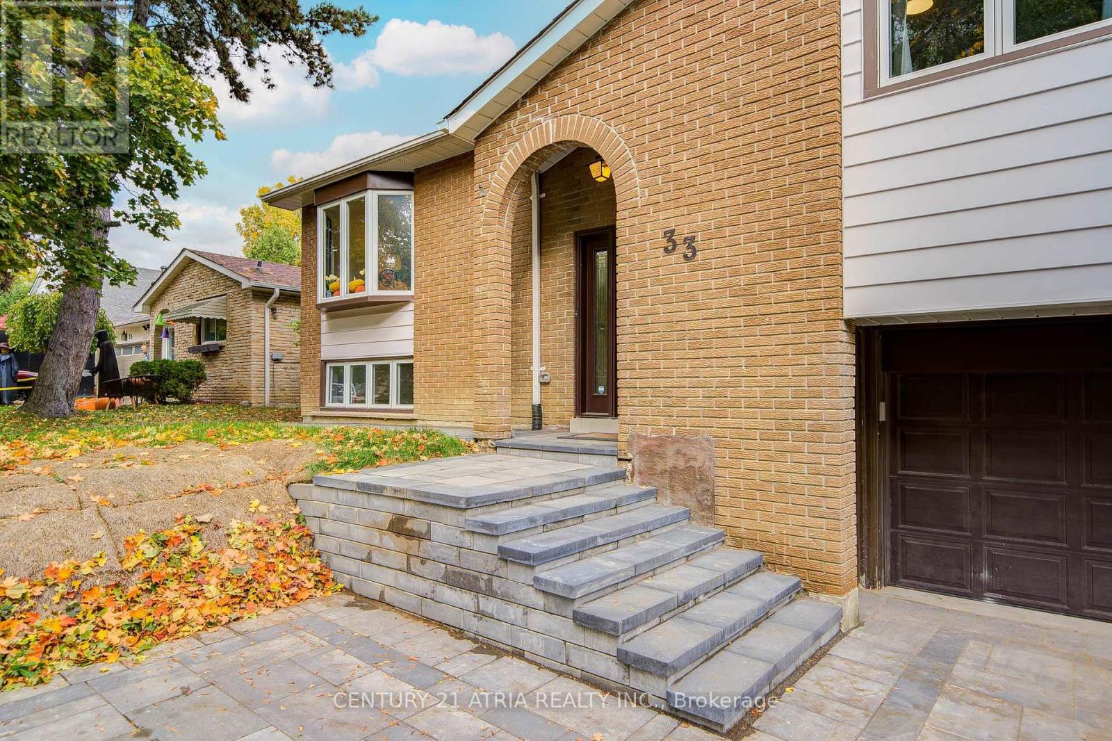 33 Sir Brandiles Place, Markham, Ontario  L3P 2Z4 - Photo 2 - N12848192