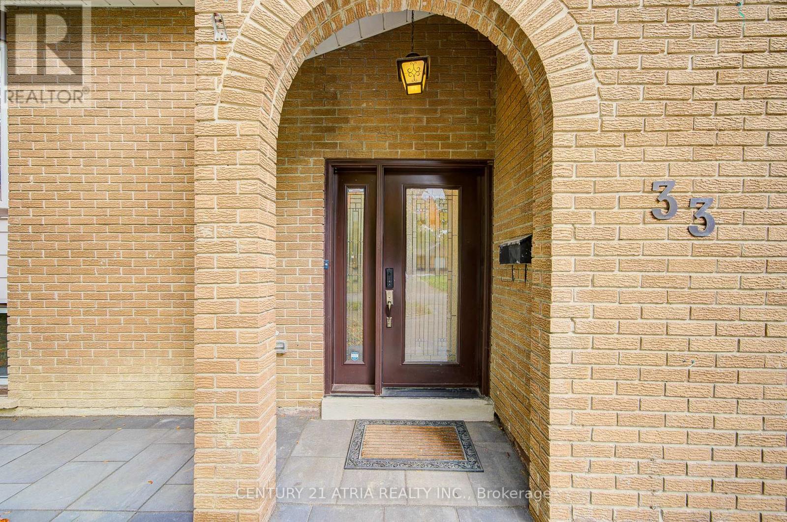 33 Sir Brandiles Place, Markham, Ontario  L3P 2Z4 - Photo 3 - N12848192