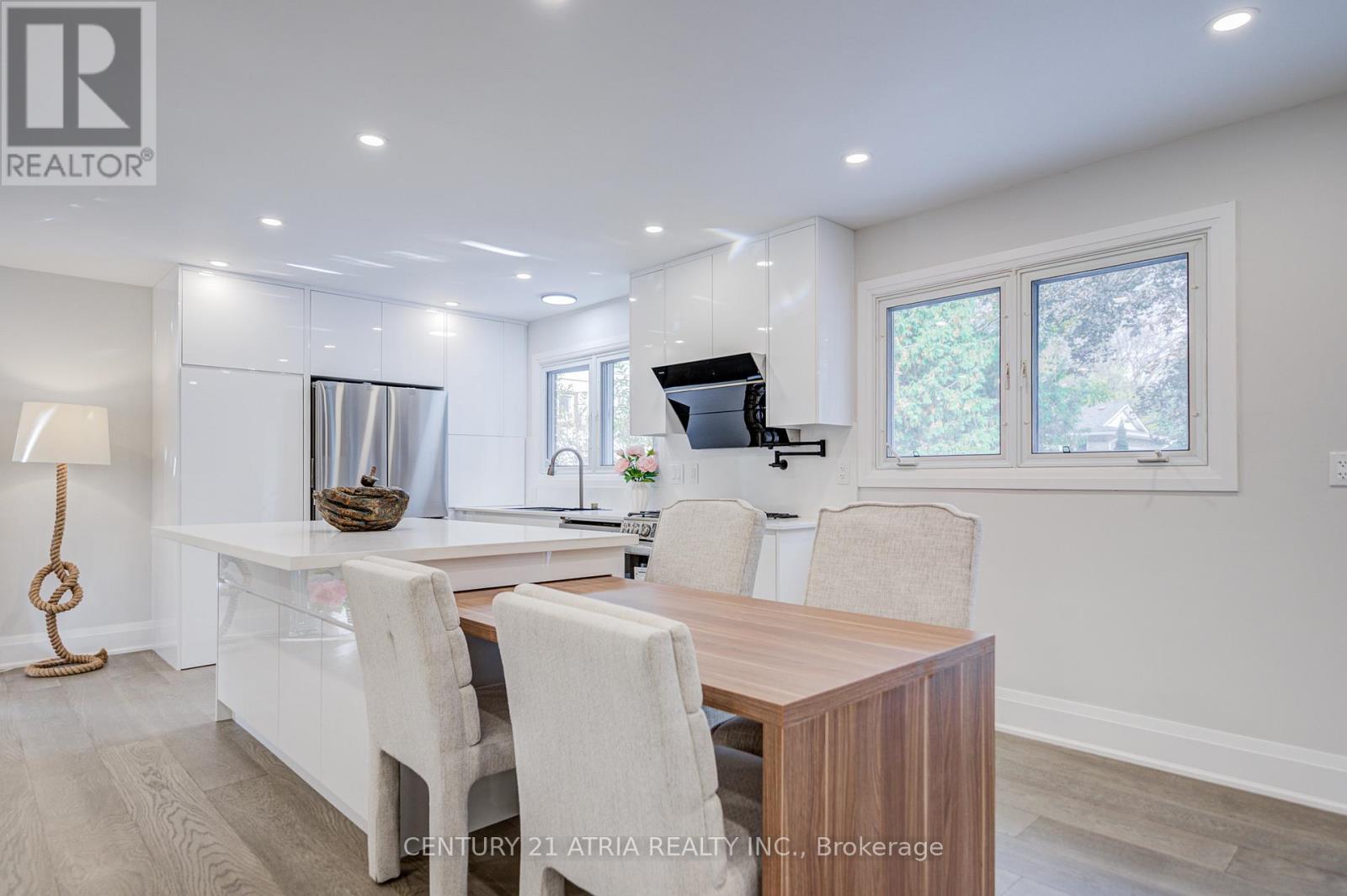 33 Sir Brandiles Place, Markham, Ontario  L3P 2Z4 - Photo 7 - N12848192