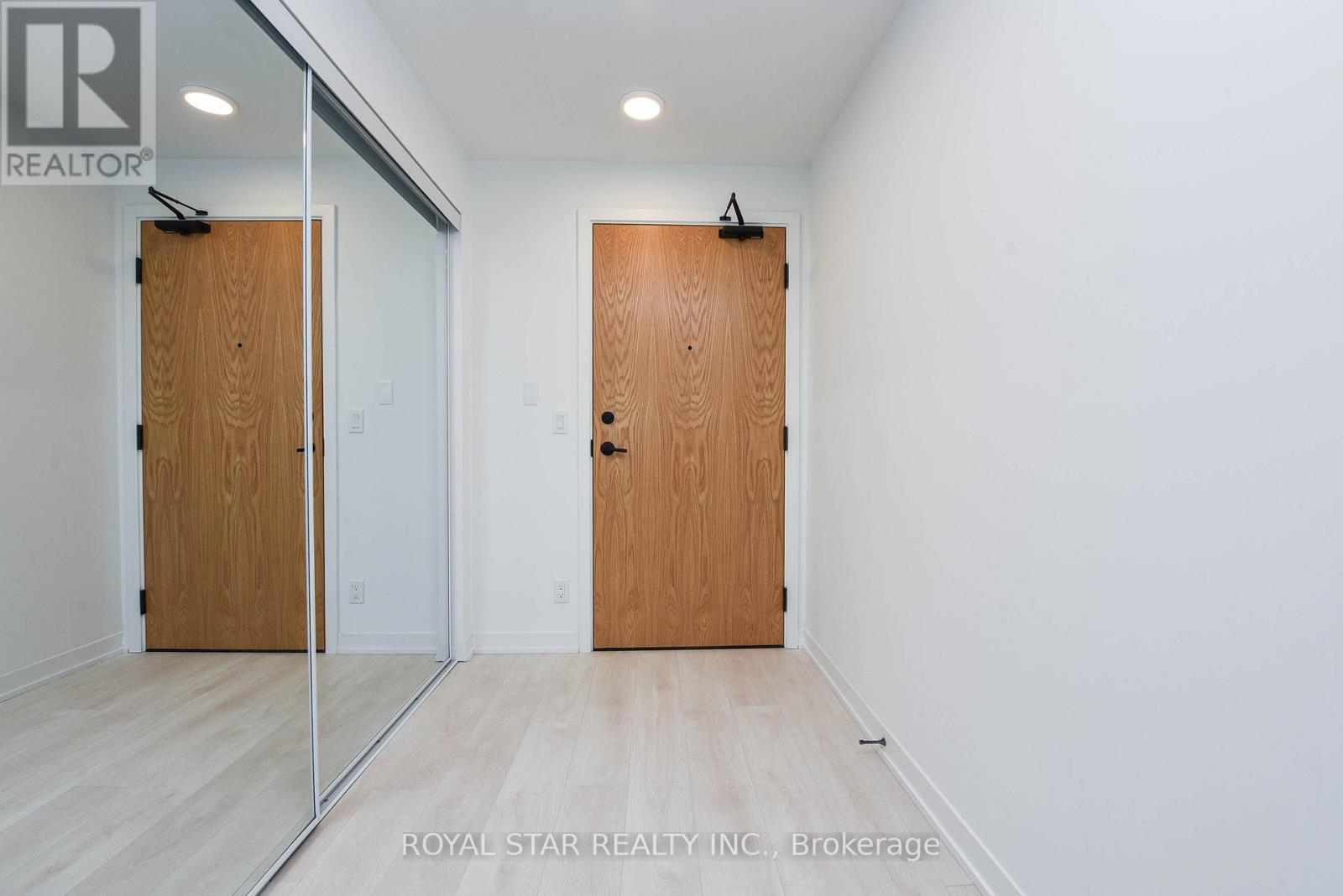 1502 - 7950 Bathurst Street, Vaughan, Ontario  L4J 0L4 - Photo 2 - N12848234