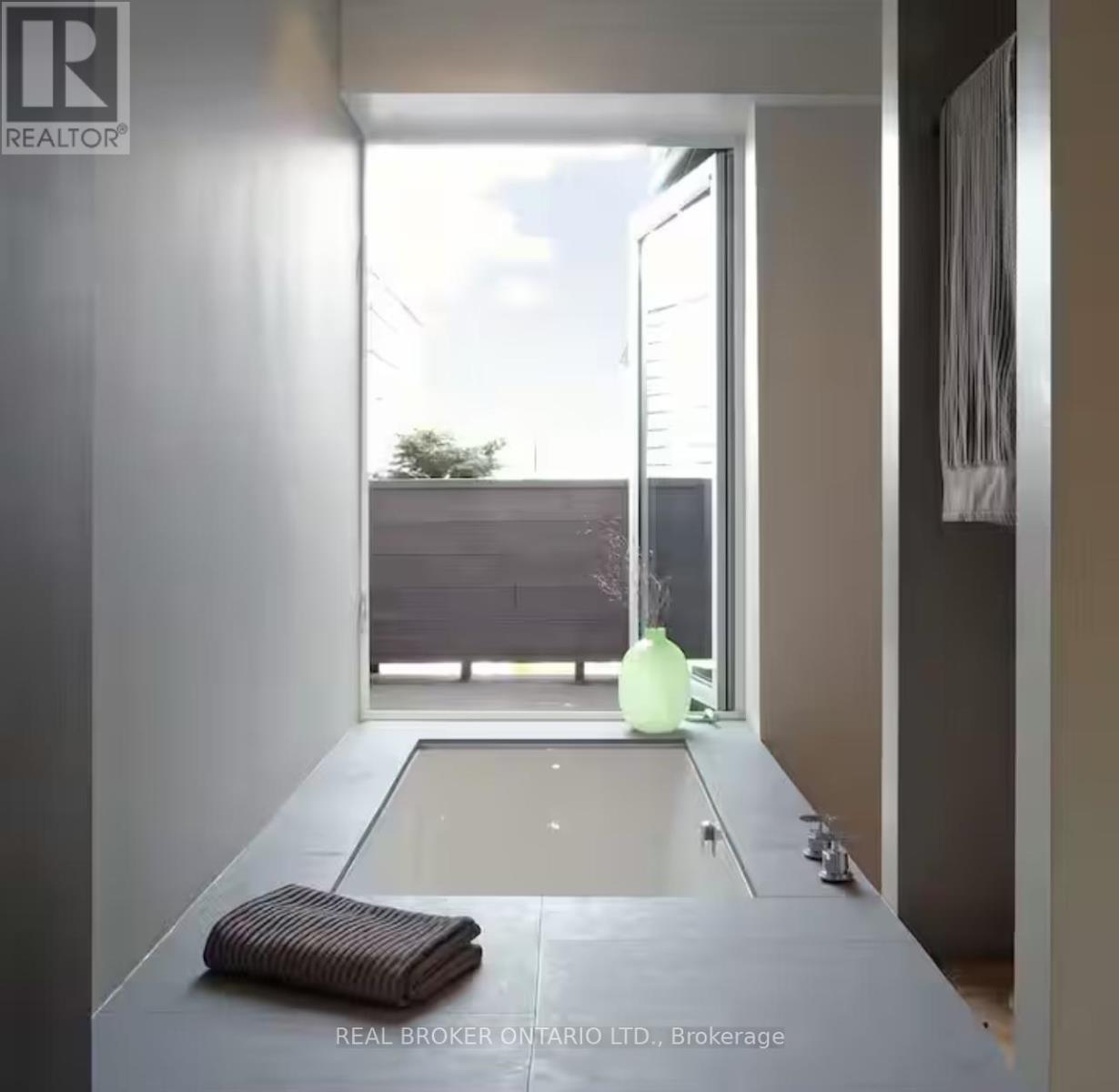 329 MANNING AVENUE, Toronto, Ontario