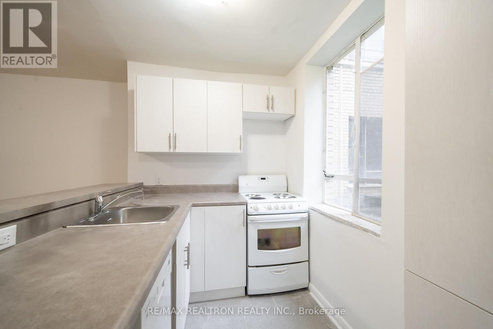209 - 77 Erskine Avenue, Toronto, Ontario  M4P 1Y5 - Photo 4 - C12721438