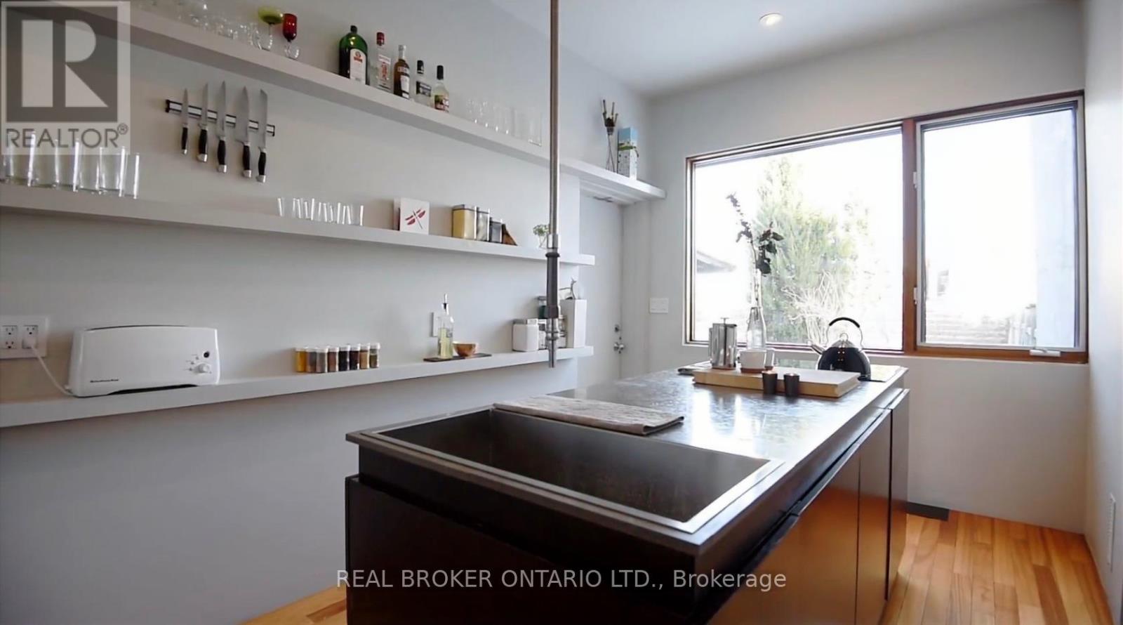 329 Manning Avenue, Toronto, Ontario  M6J 2K8 - Photo 12 - C12777730