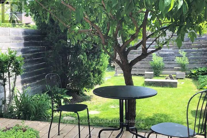 329 Manning Avenue, Toronto, Ontario  M6J 2K8 - Photo 18 - C12777730