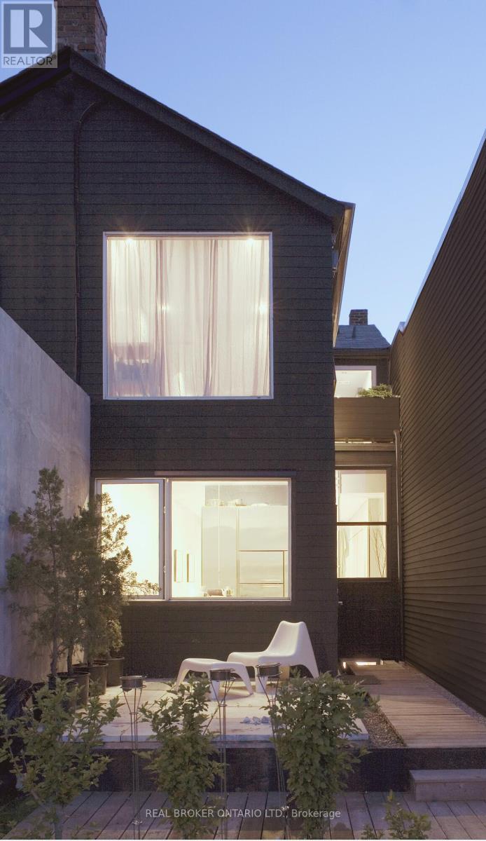 329 Manning Avenue, Toronto, Ontario  M6J 2K8 - Photo 2 - C12777730