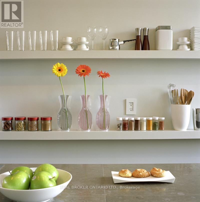 329 Manning Avenue, Toronto, Ontario  M6J 2K8 - Photo 11 - C12777730