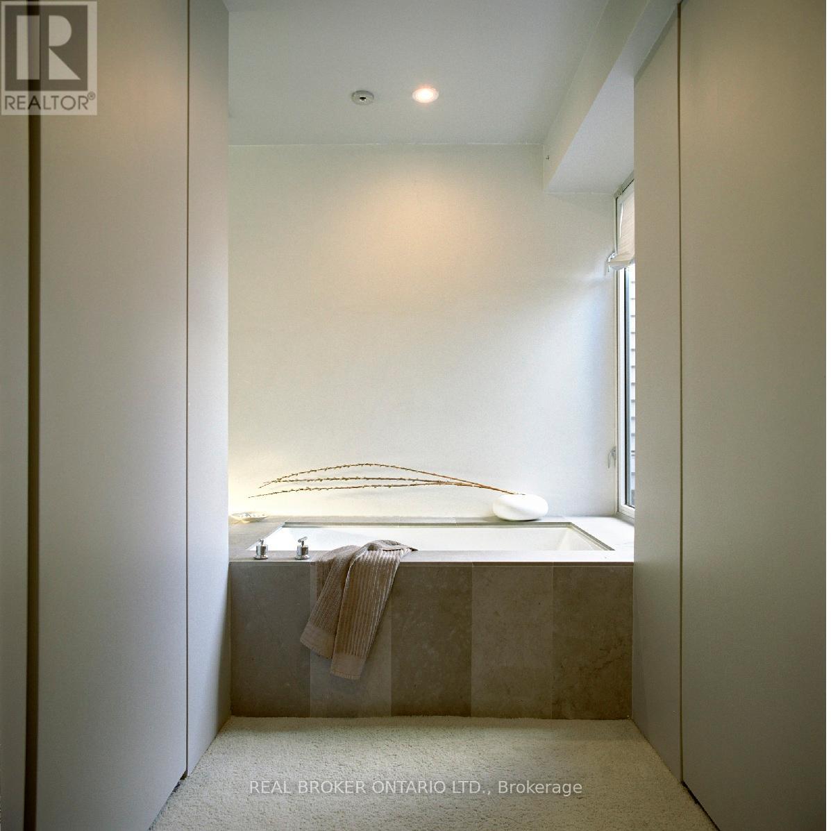 329 Manning Avenue, Toronto, Ontario  M6J 2K8 - Photo 7 - C12777730