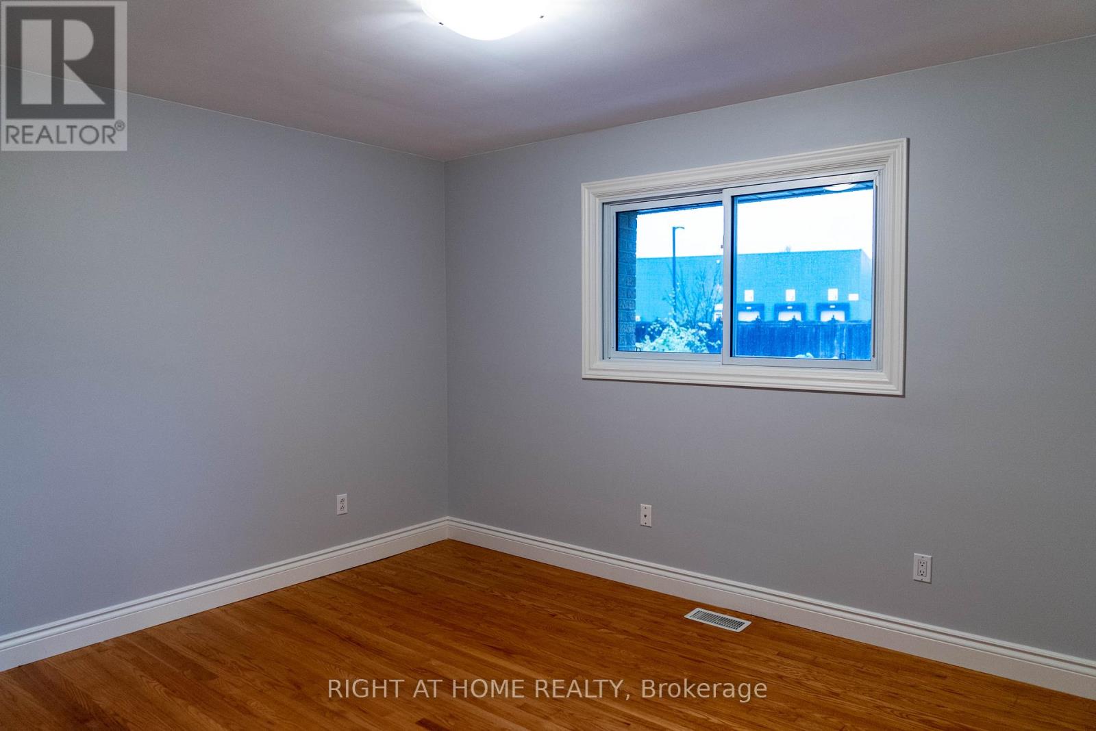 48 Ottaway Avenue, Barrie (Wellington), Ontario  L4M 2W9 - Photo 11 - S12848050