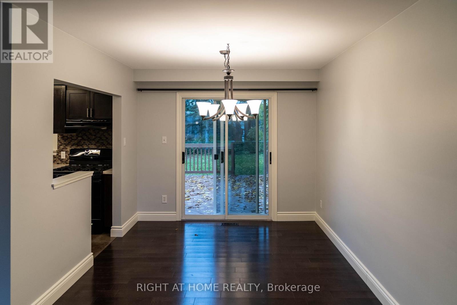 48 Ottaway Avenue, Barrie (Wellington), Ontario  L4M 2W9 - Photo 5 - S12848050