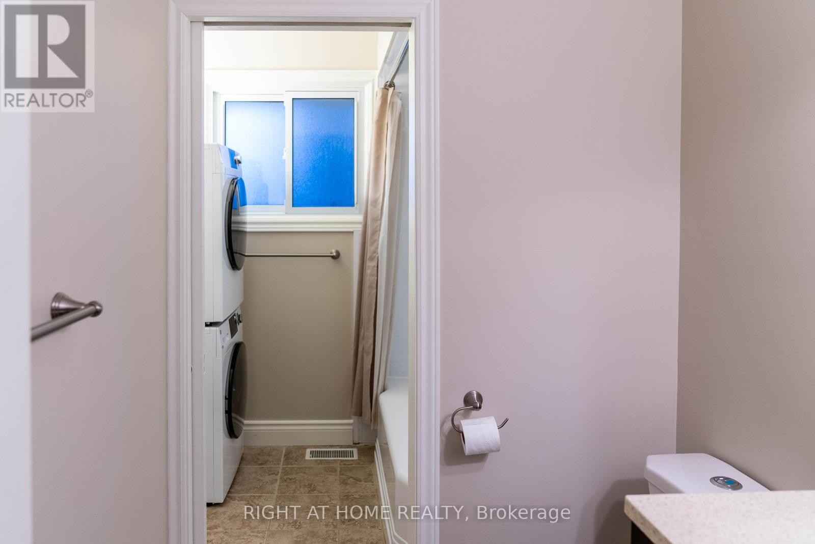 48 Ottaway Avenue, Barrie (Wellington), Ontario  L4M 2W9 - Photo 7 - S12848050