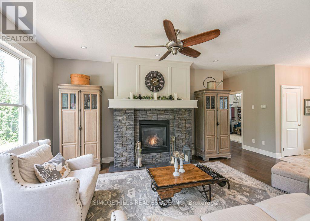 2117 Elana Drive, Severn (Marchmont), Ontario  L3V 0C1 - Photo 8 - S12848252