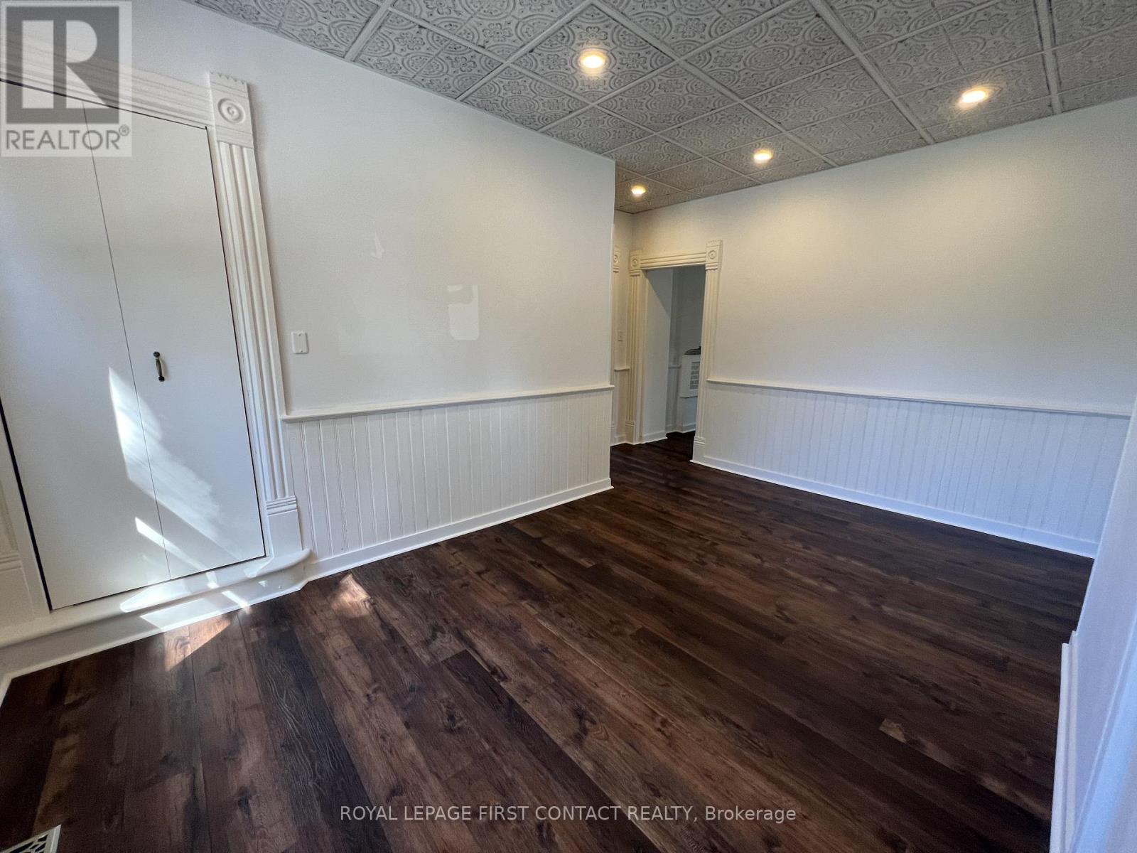 B - 228 Bayfield Street, Barrie, Ontario  L4M 3B7 - Photo 3 - S12848310