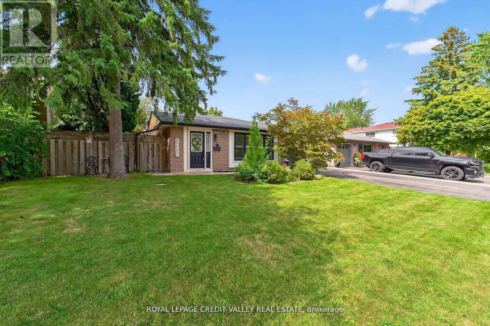 24 Willis Drive, Brampton, Ontario  L6W 1A9 - Photo 2 - W12848000