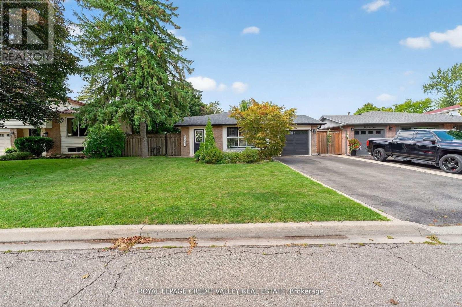 24 Willis Drive, Brampton, Ontario  L6W 1A9 - Photo 3 - W12848000