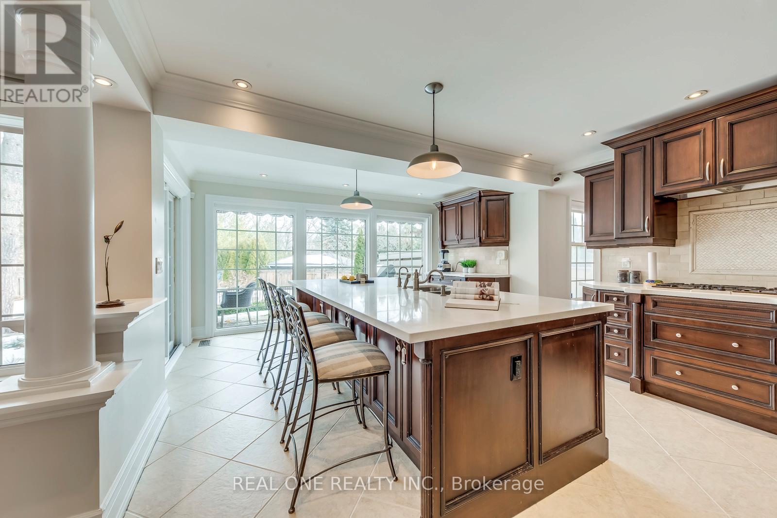 1060 Rockcliffe Court, Oakville, Ontario  L6M 1B8 - Photo 12 - W12848036