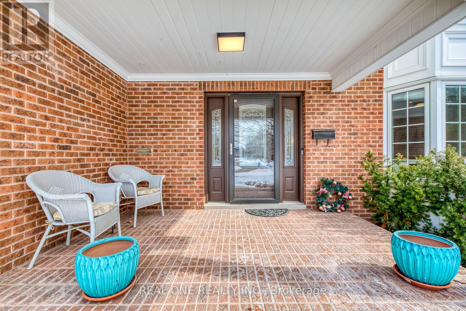 1060 Rockcliffe Court, Oakville, Ontario  L6M 1B8 - Photo 2 - W12848036