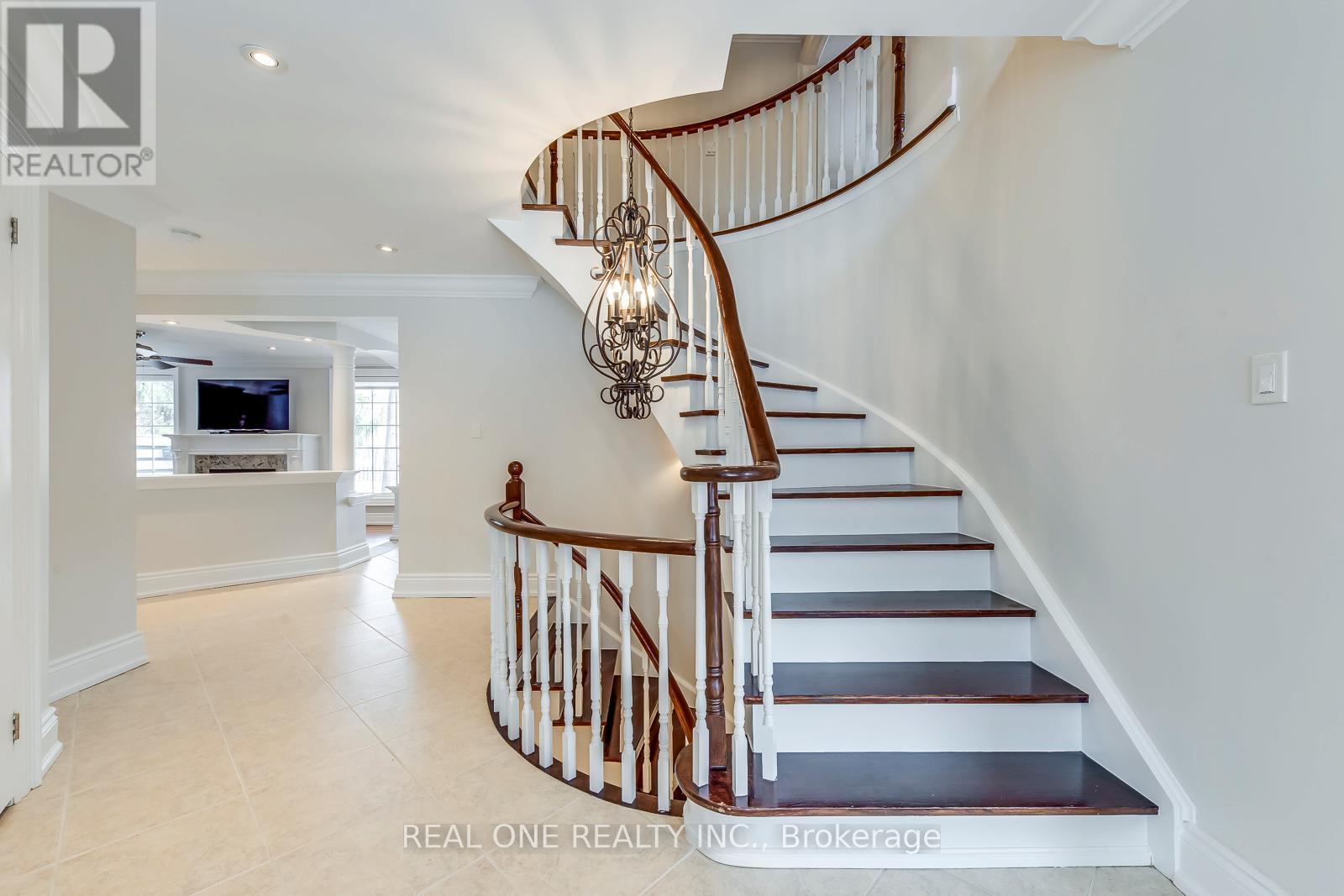 1060 Rockcliffe Court, Oakville, Ontario  L6M 1B8 - Photo 20 - W12848036