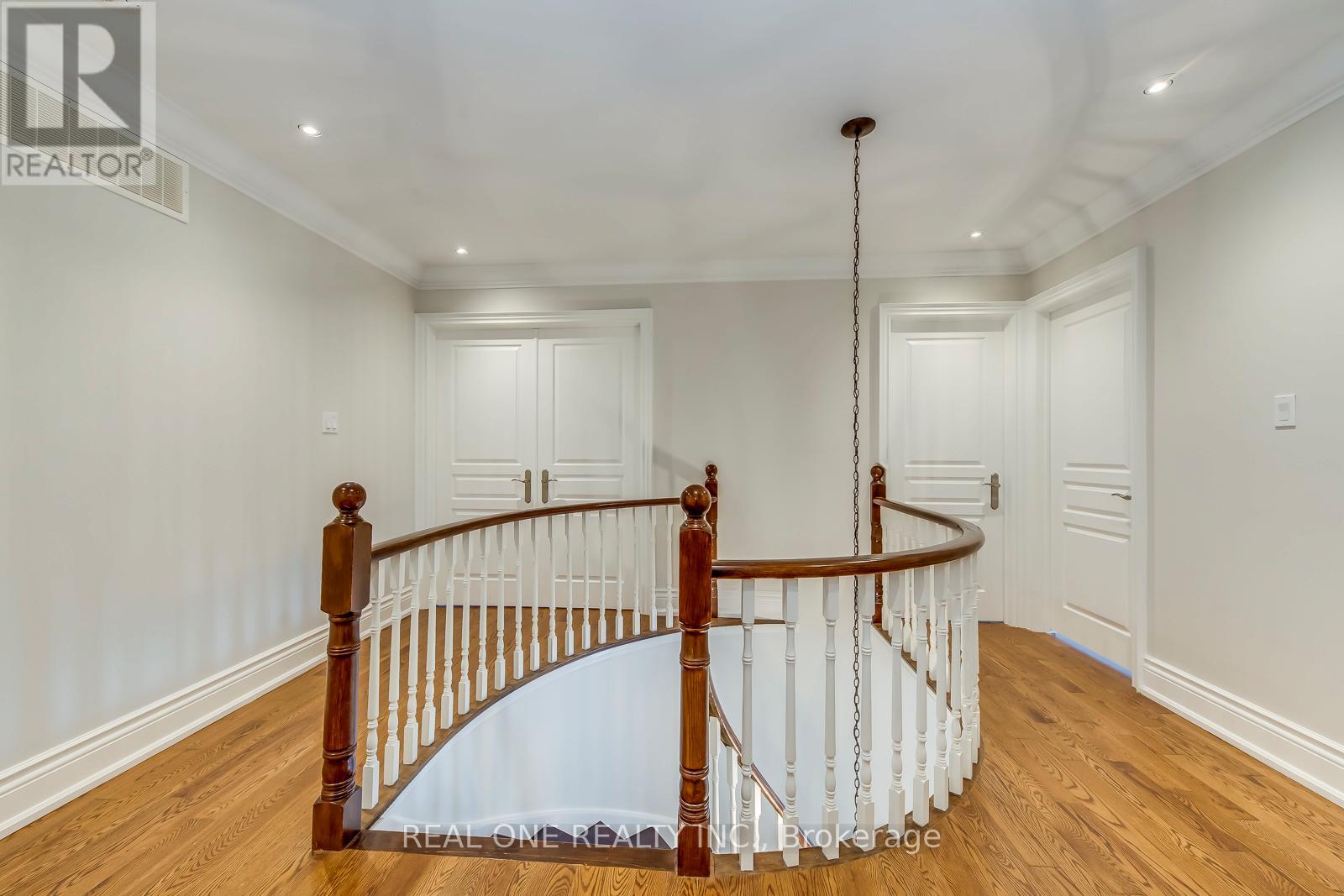 1060 Rockcliffe Court, Oakville, Ontario  L6M 1B8 - Photo 22 - W12848036