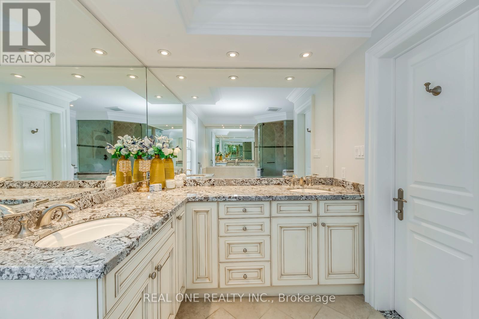 1060 Rockcliffe Court, Oakville, Ontario  L6M 1B8 - Photo 25 - W12848036