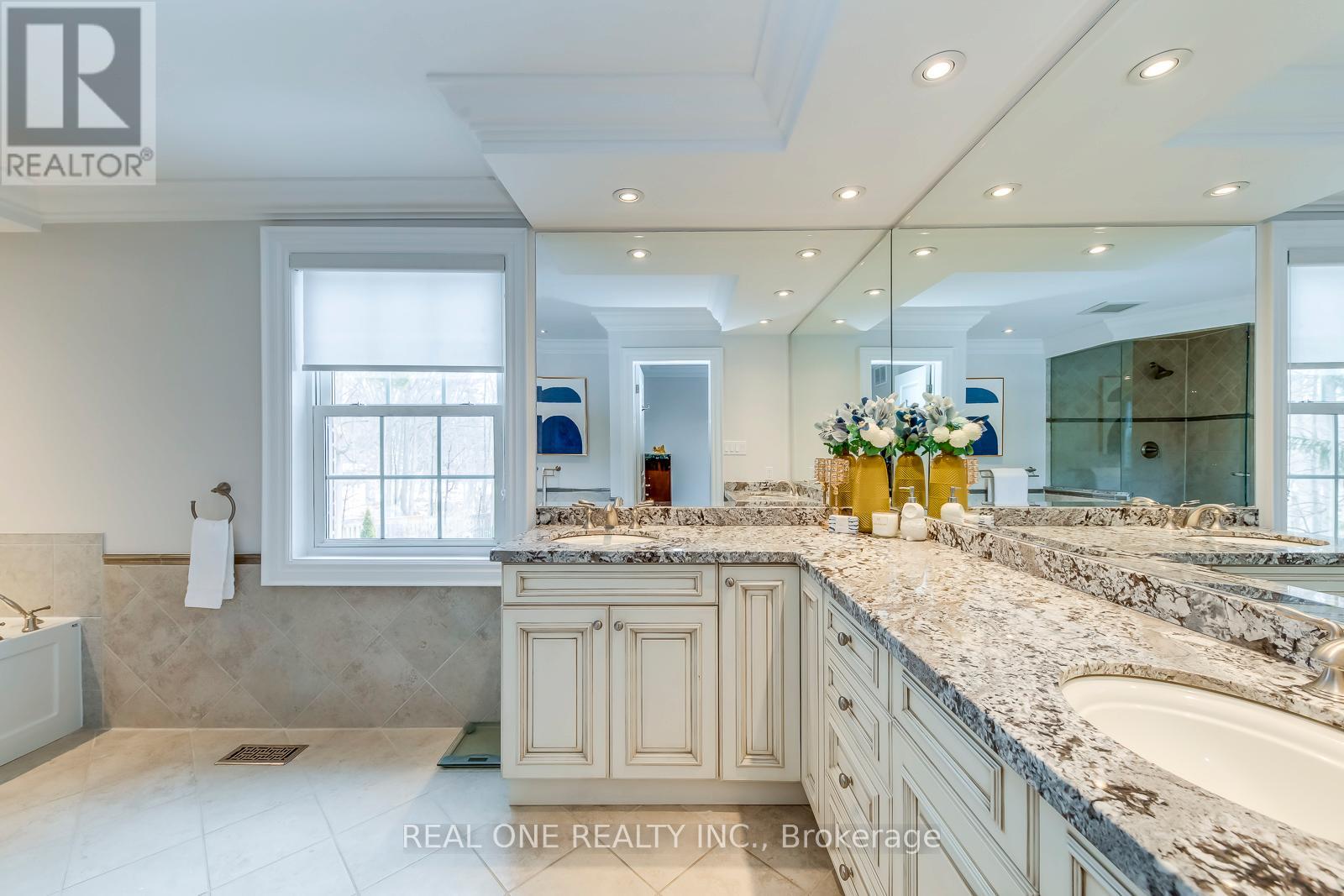 1060 Rockcliffe Court, Oakville, Ontario  L6M 1B8 - Photo 26 - W12848036