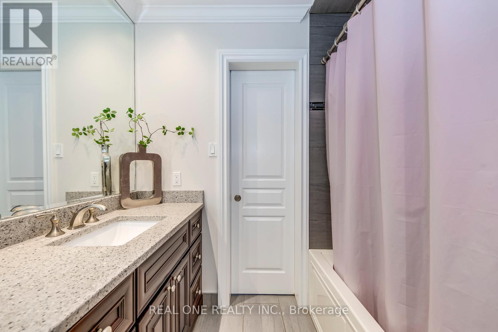 1060 Rockcliffe Court, Oakville, Ontario  L6M 1B8 - Photo 34 - W12848036