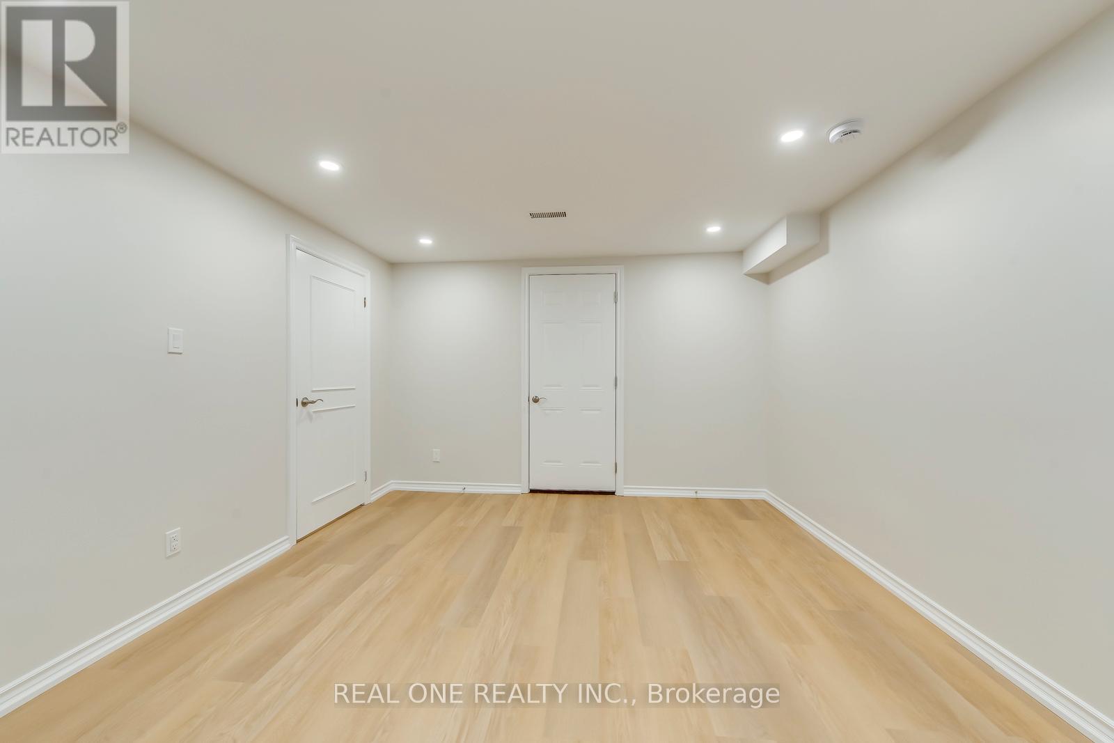 1060 Rockcliffe Court, Oakville, Ontario  L6M 1B8 - Photo 36 - W12848036