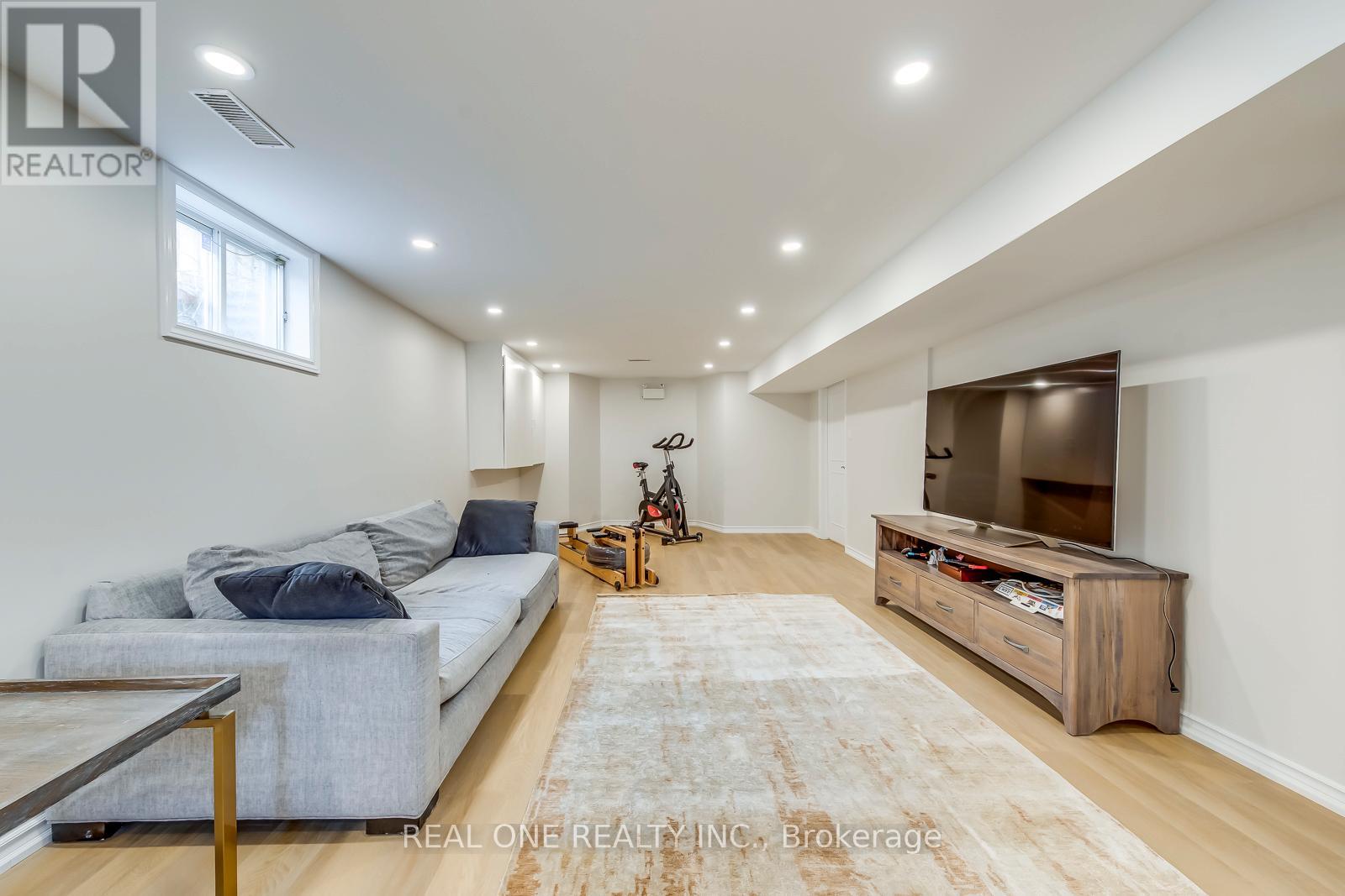 1060 Rockcliffe Court, Oakville, Ontario  L6M 1B8 - Photo 37 - W12848036