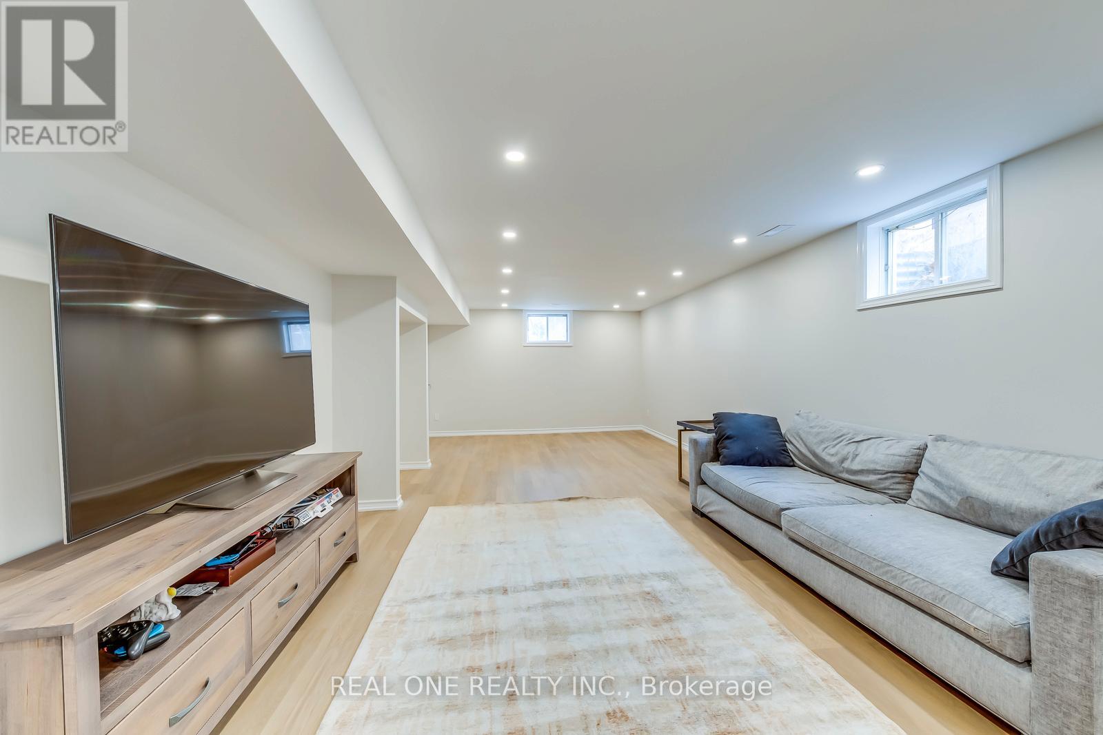 1060 Rockcliffe Court, Oakville, Ontario  L6M 1B8 - Photo 38 - W12848036