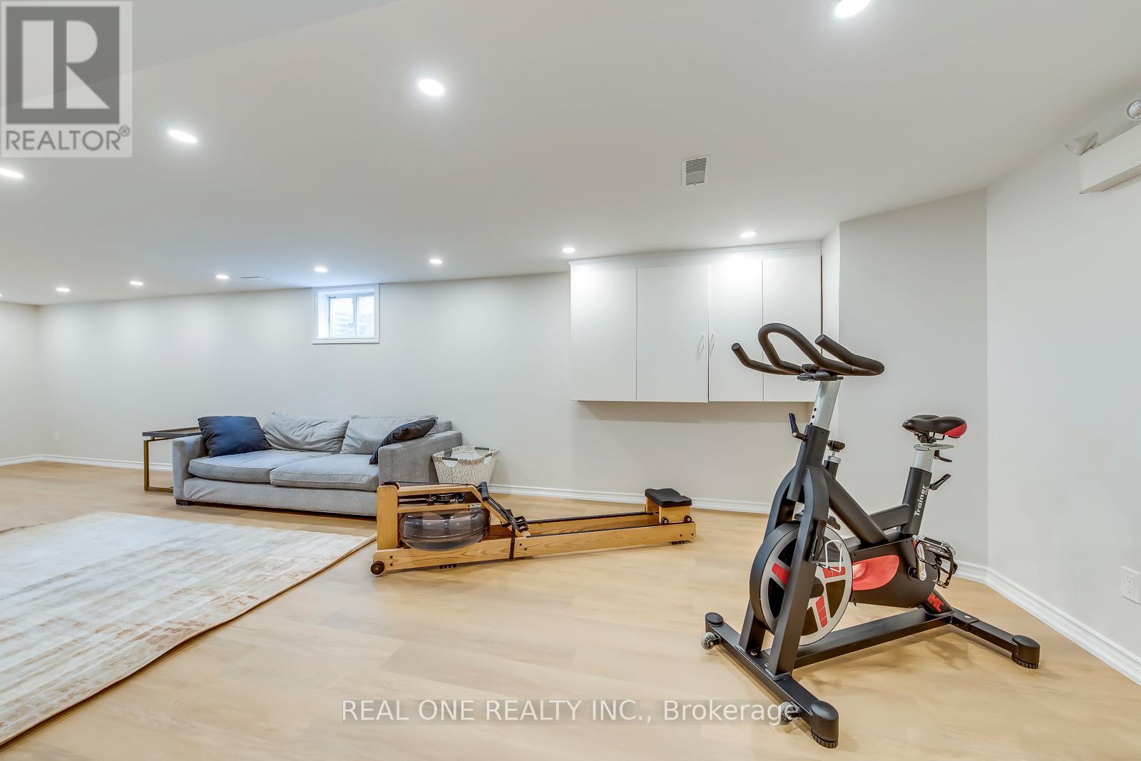 1060 Rockcliffe Court, Oakville, Ontario  L6M 1B8 - Photo 39 - W12848036