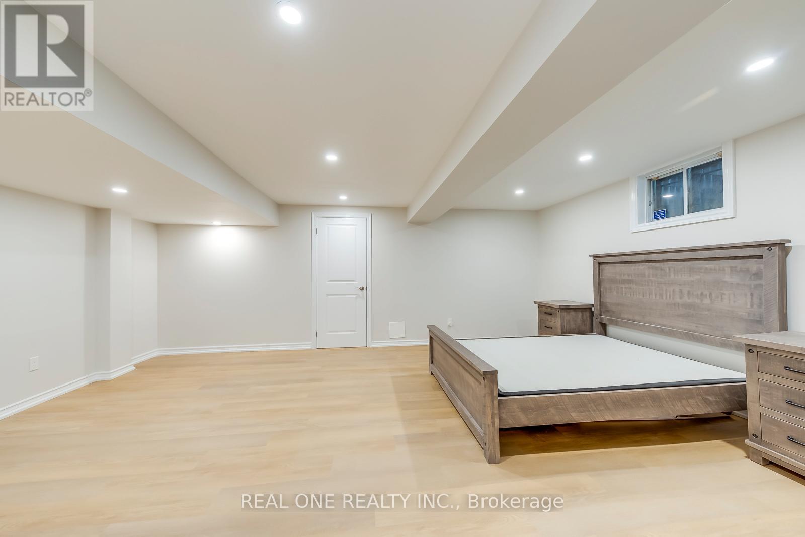 1060 Rockcliffe Court, Oakville, Ontario  L6M 1B8 - Photo 41 - W12848036