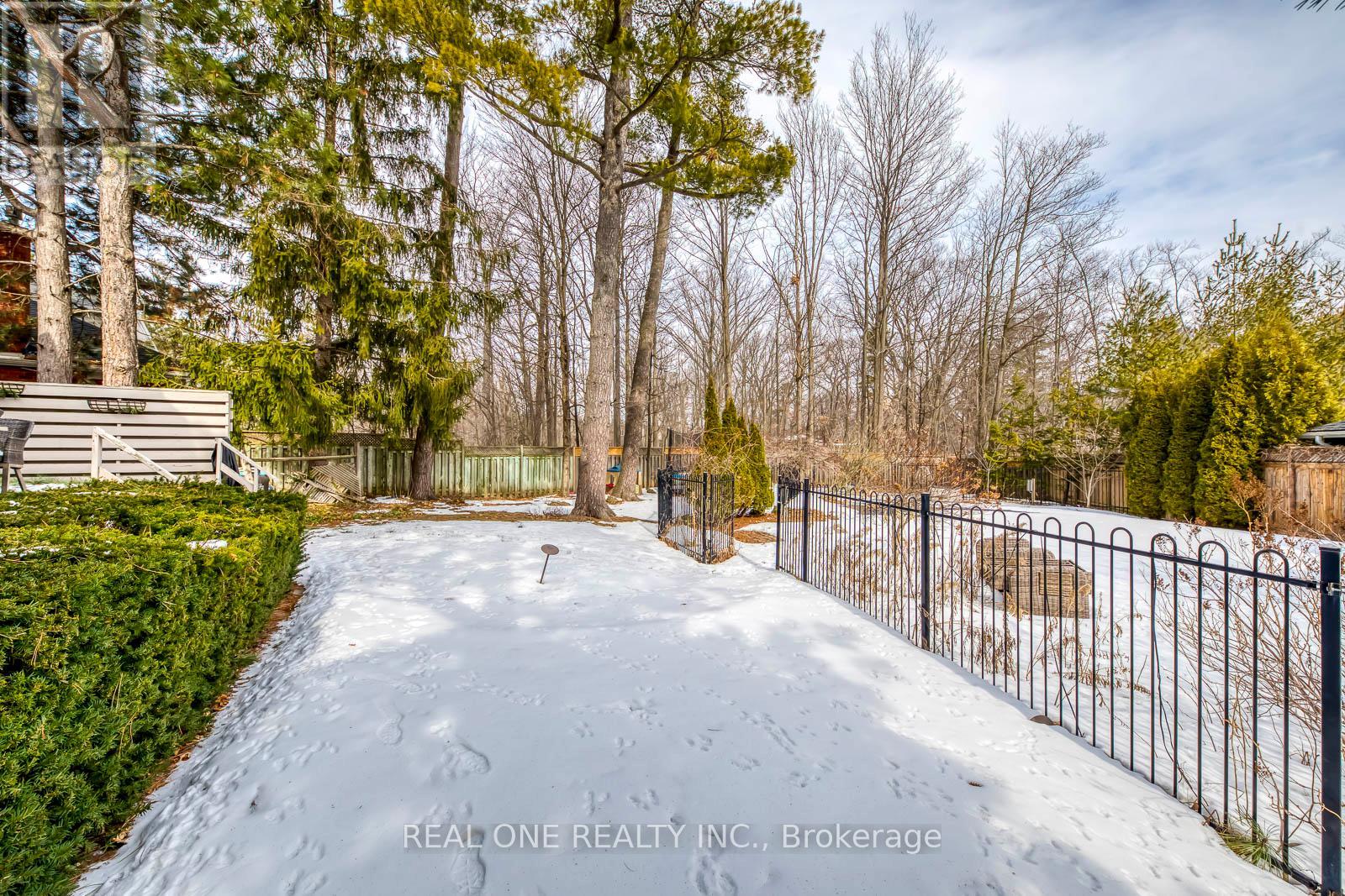 1060 Rockcliffe Court, Oakville, Ontario  L6M 1B8 - Photo 44 - W12848036