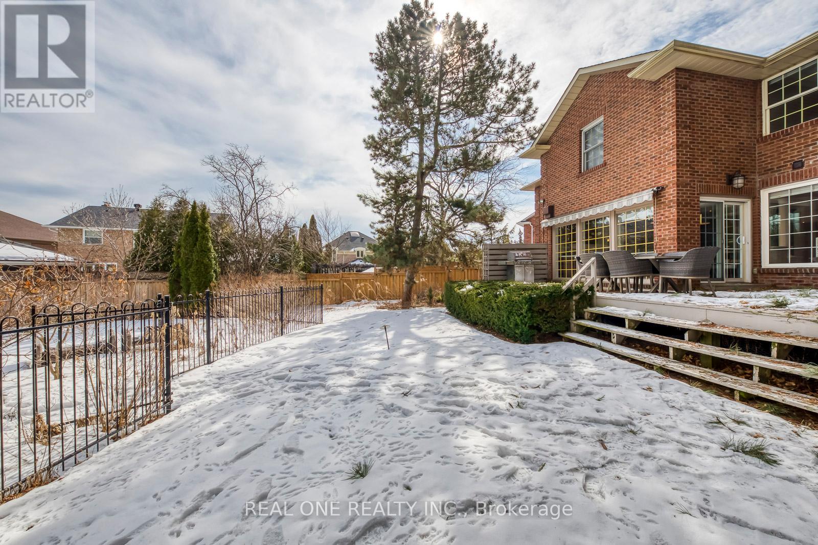 1060 Rockcliffe Court, Oakville, Ontario  L6M 1B8 - Photo 46 - W12848036