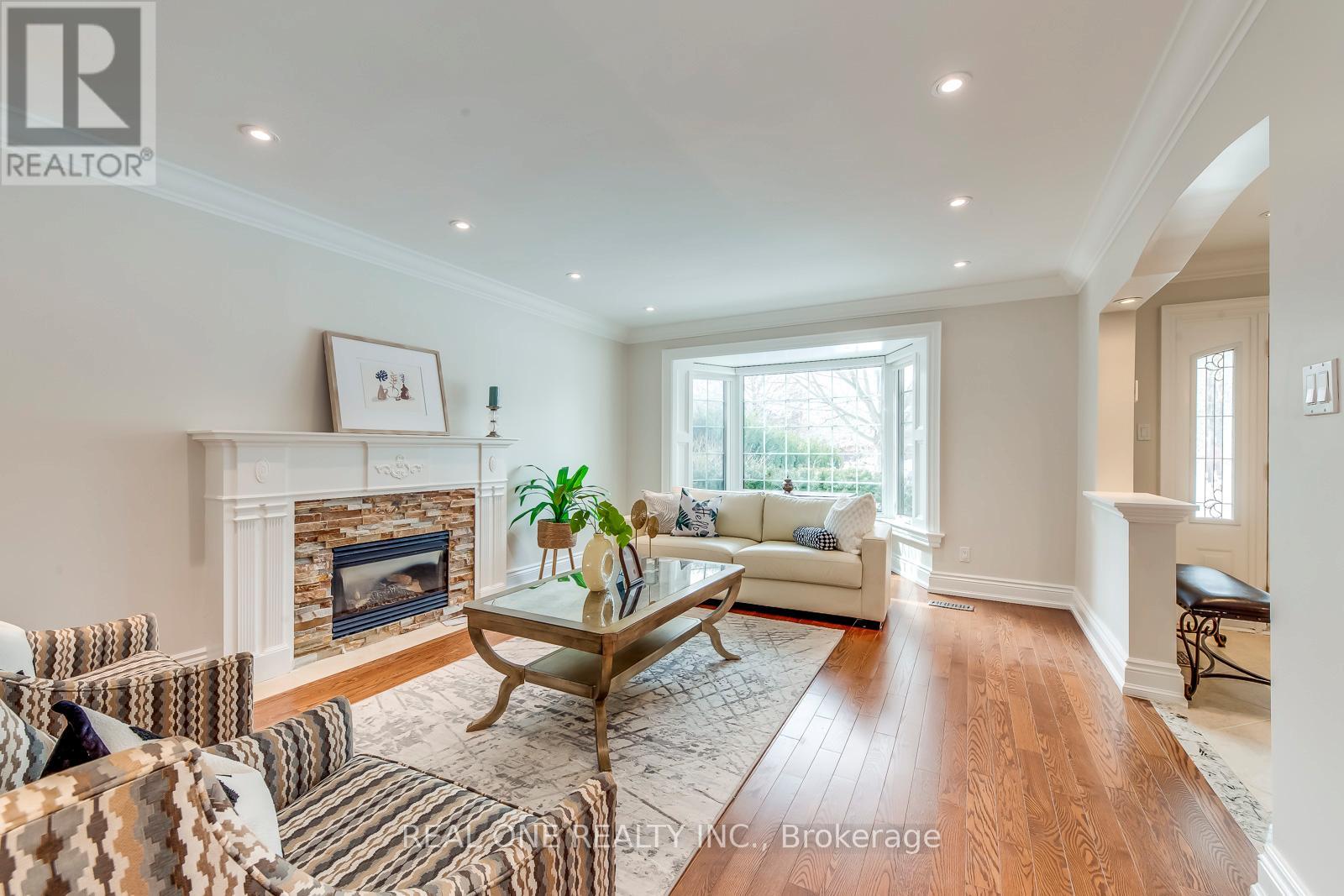 1060 Rockcliffe Court, Oakville, Ontario  L6M 1B8 - Photo 6 - W12848036