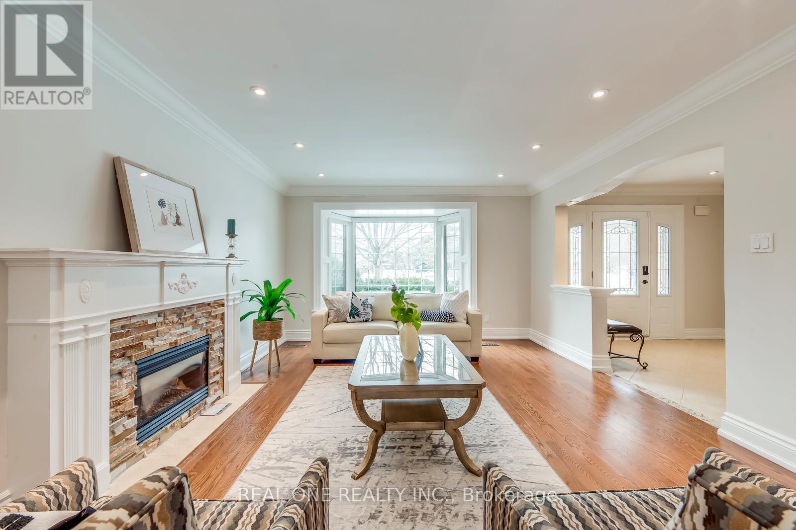 1060 Rockcliffe Court, Oakville, Ontario  L6M 1B8 - Photo 7 - W12848036