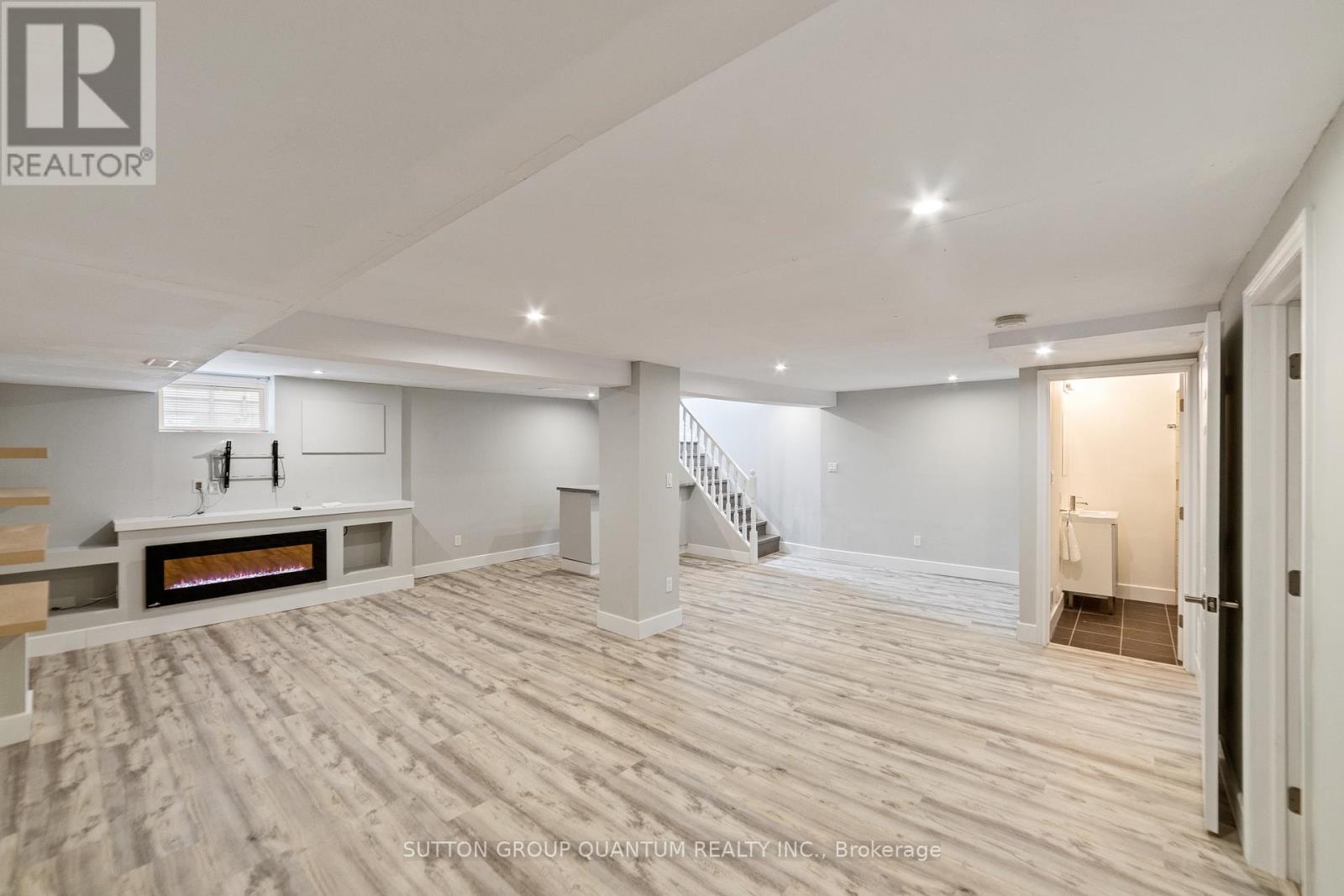 407 Queen Mary Drive, Oakville, Ontario  L6K 3M2 - Photo 24 - W12848054